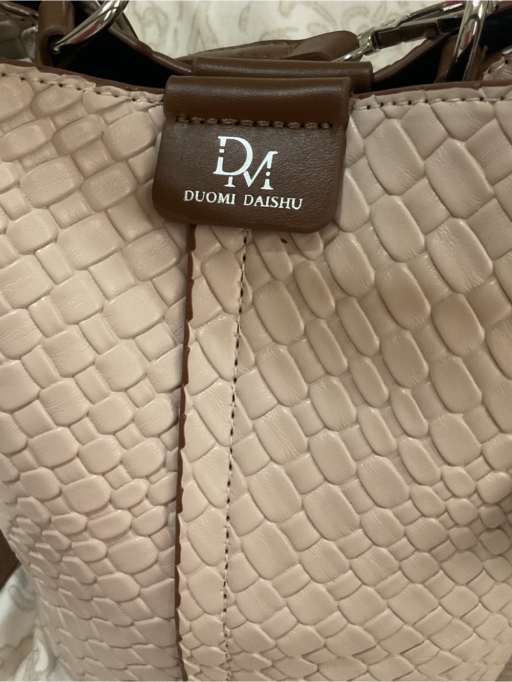 Duomi Daishu Small Tan and Brown Bucket Shoulder Crossbody Bag with Tie NWOT - Picture 5 of 12